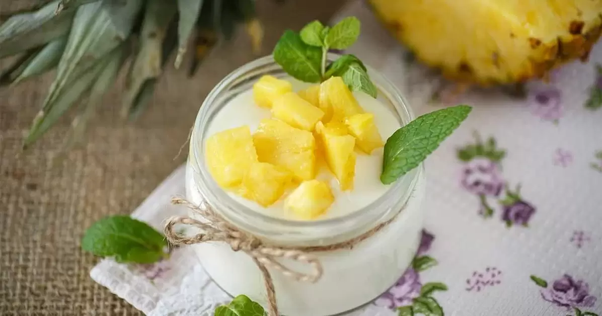 jogurta eta anana azala gaztetzeko